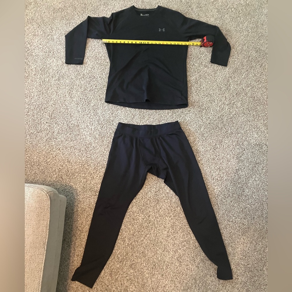 Under Armour- FULL SET Base 3.0 base layer. Both the top and bottom. Both in XL.